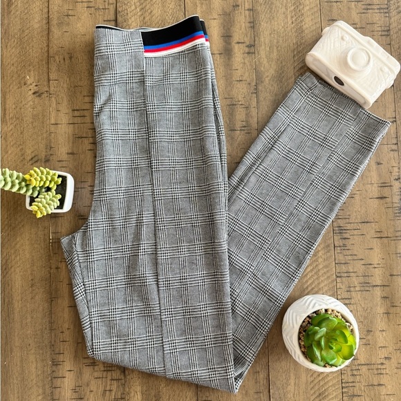Charlotte Russe Pants - Charlotte Russe Gray and White Leggings with Subtle Texture